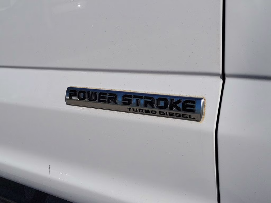 2022 Oxford White Ford Super Duty F-350 DRW XL 4X4 Chassis
