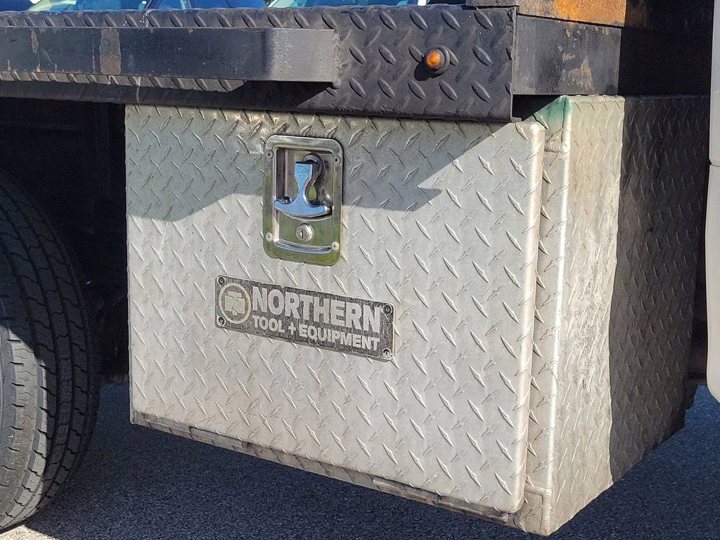 2022 Oxford White Ford Super Duty F-350 DRW XL 4X4 Chassis