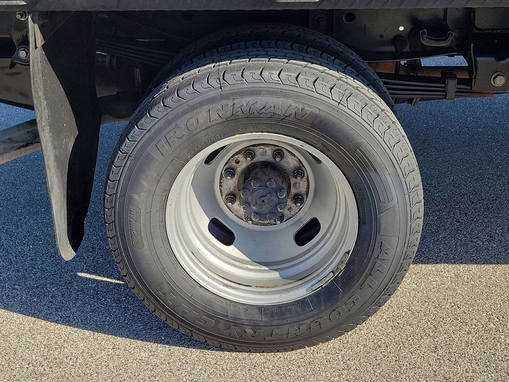 2022 Oxford White Ford Super Duty F-350 DRW XL 4X4 Chassis