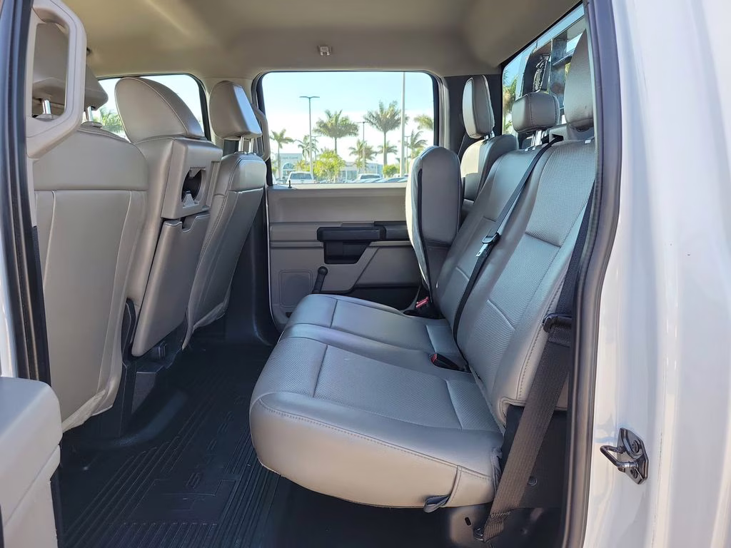 2022 Oxford White Ford Super Duty F-350 DRW XL 4X4 Chassis