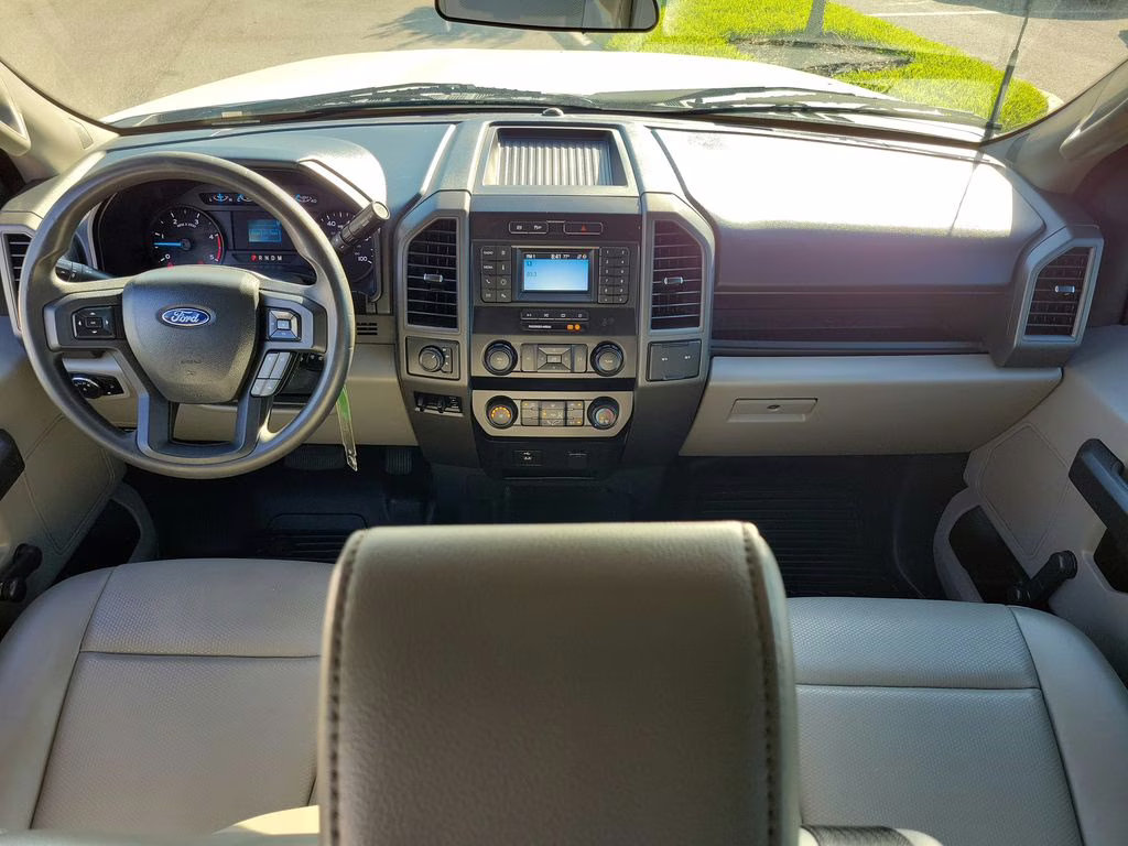 2022 Oxford White Ford Super Duty F-350 DRW XL 4X4 Chassis