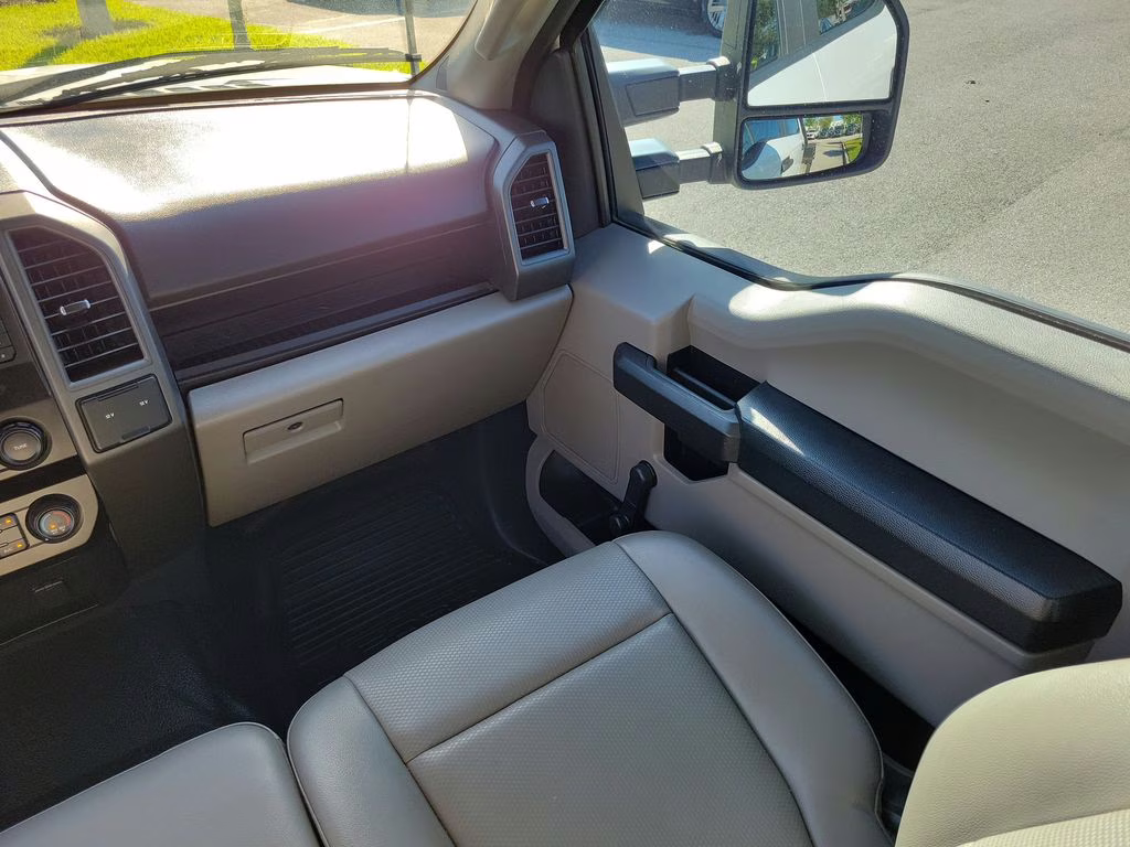 2022 Oxford White Ford Super Duty F-350 DRW XL 4X4 Chassis