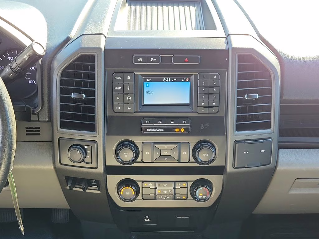 2022 Oxford White Ford Super Duty F-350 DRW XL 4X4 Chassis