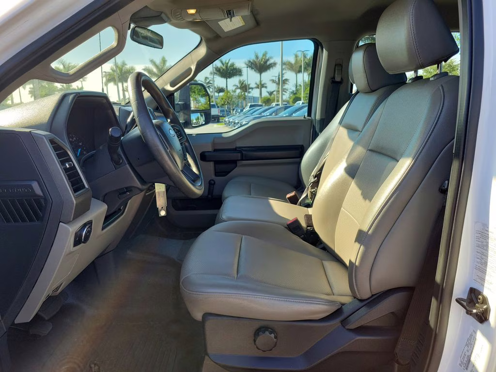 2022 Oxford White Ford Super Duty F-350 DRW XL 4X4 Chassis