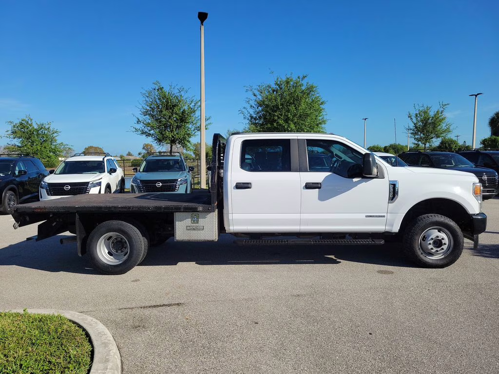 2022 Oxford White Ford Super Duty F-350 DRW XL 4X4 Chassis