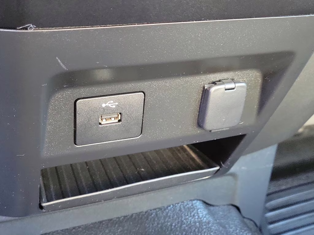 2022 Oxford White Ford Super Duty F-350 DRW XL 4X4 Chassis