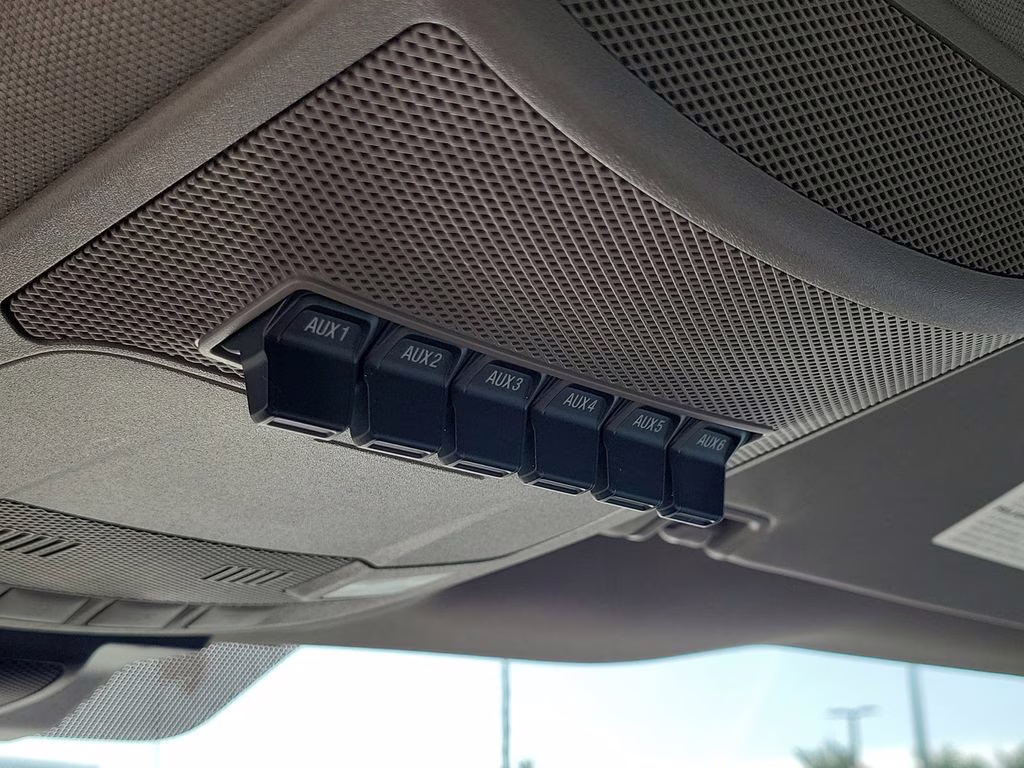 2022 Oxford White Ford Super Duty F-350 DRW XL 4X4 Chassis