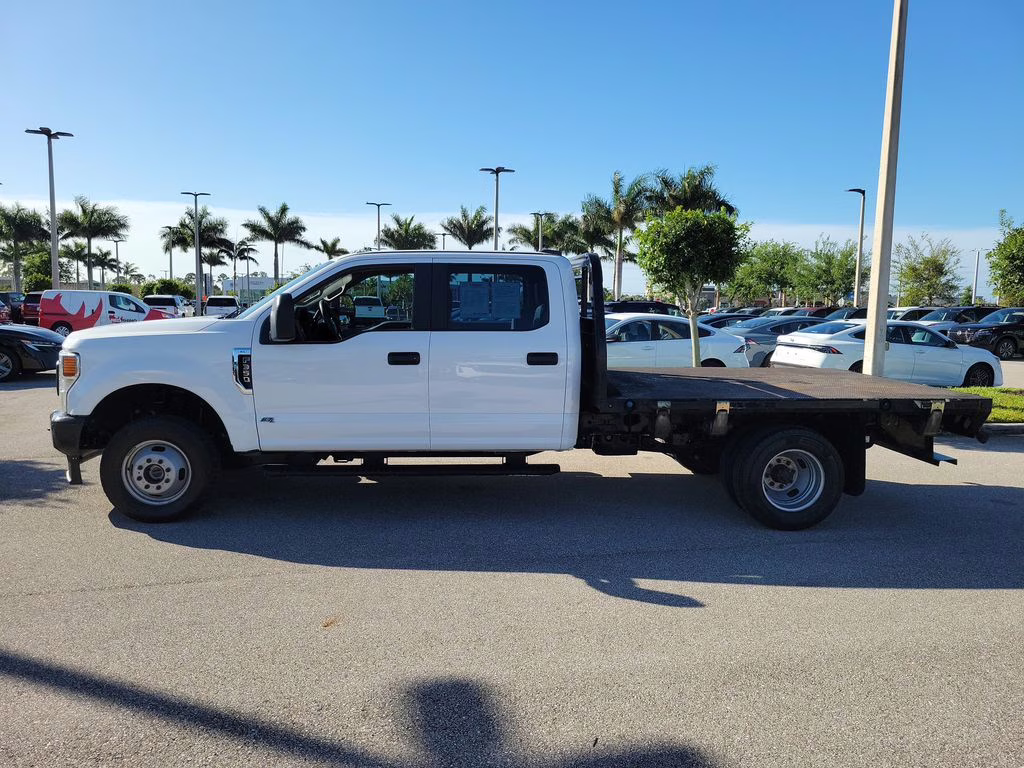 2022 Oxford White Ford Super Duty F-350 DRW XL 4X4 Chassis