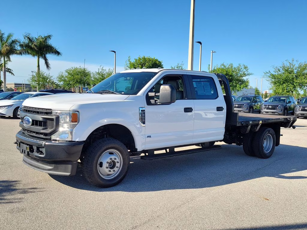 2022 Oxford White Ford Super Duty F-350 DRW XL 4X4 Chassis