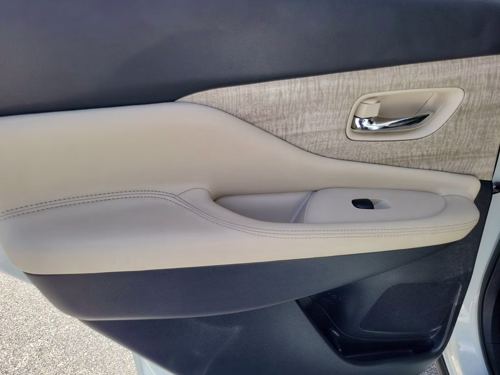 2021 Pearl White Tricoat Nissan Murano SV FWD SUV