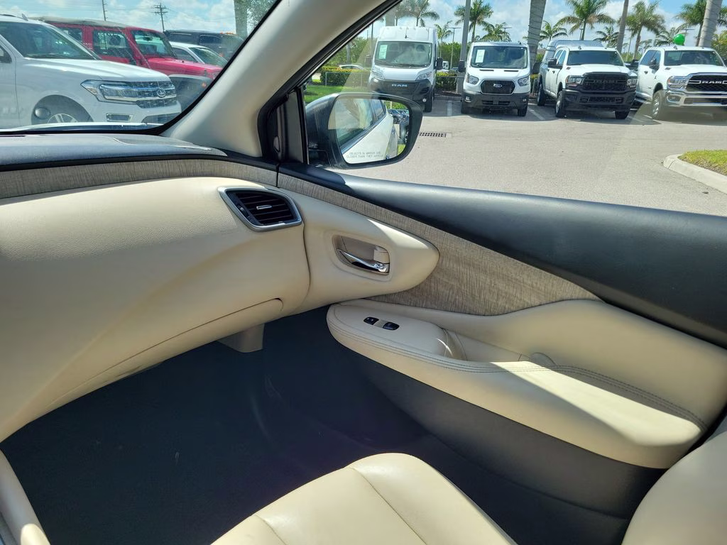 2021 Pearl White Tricoat Nissan Murano SV FWD SUV