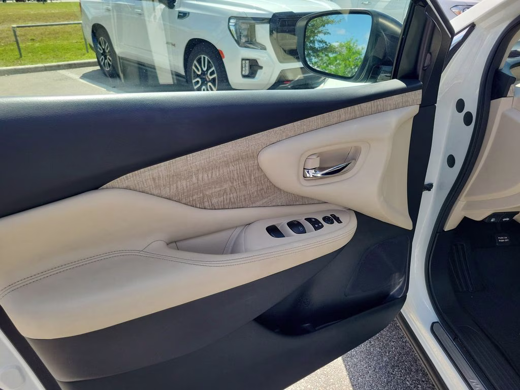 2021 Pearl White Tricoat Nissan Murano SV FWD SUV