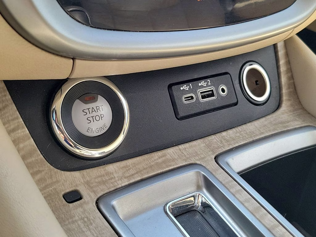 2021 Pearl White Tricoat Nissan Murano SV FWD SUV
