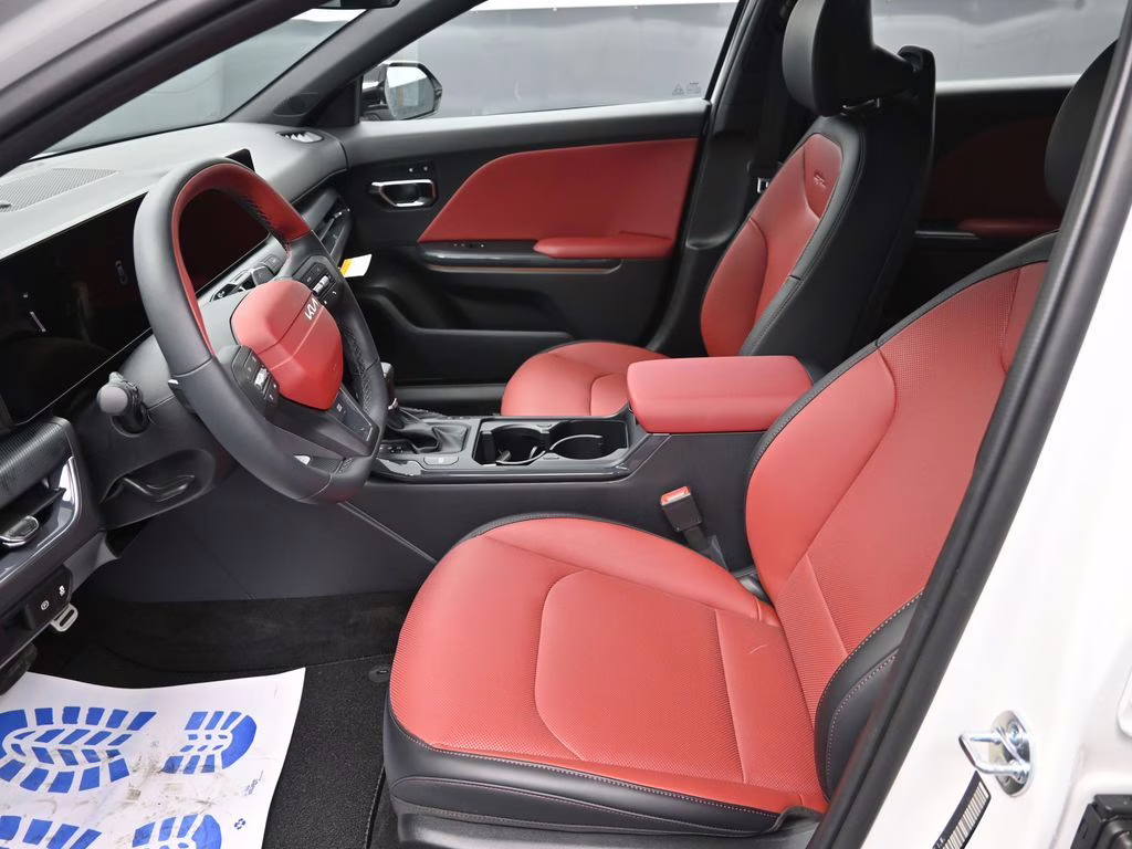 2026 Snow White Pearl Kia K4 GT-Line Turbo FWD Sedan