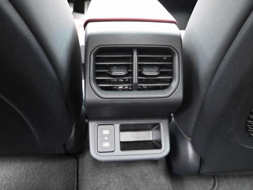 2026 Snow White Pearl Kia K4 GT-Line Turbo FWD Sedan