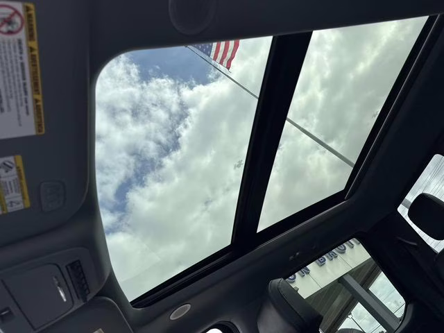 2023 Black Metallic Ford Super Duty F-250 SRW Lariat 4X4 Truck