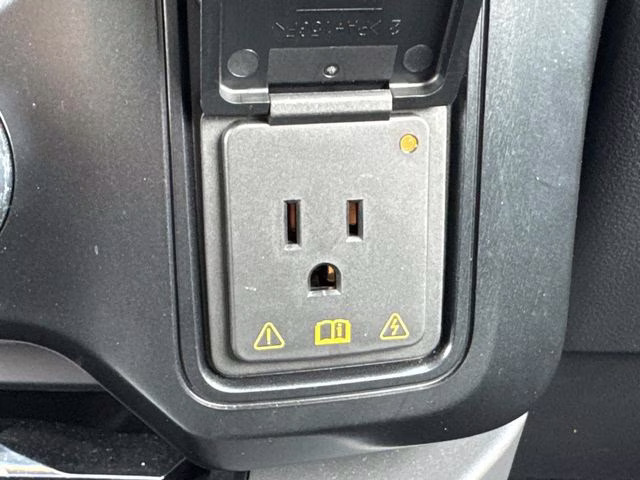 2023 Black Metallic Ford Super Duty F-250 SRW Lariat 4X4 Truck