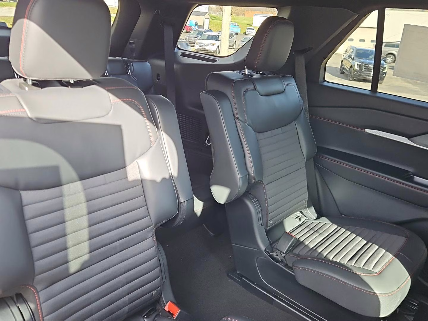 2026 Space White Ford Explorer ST-Line 4X4 SUV