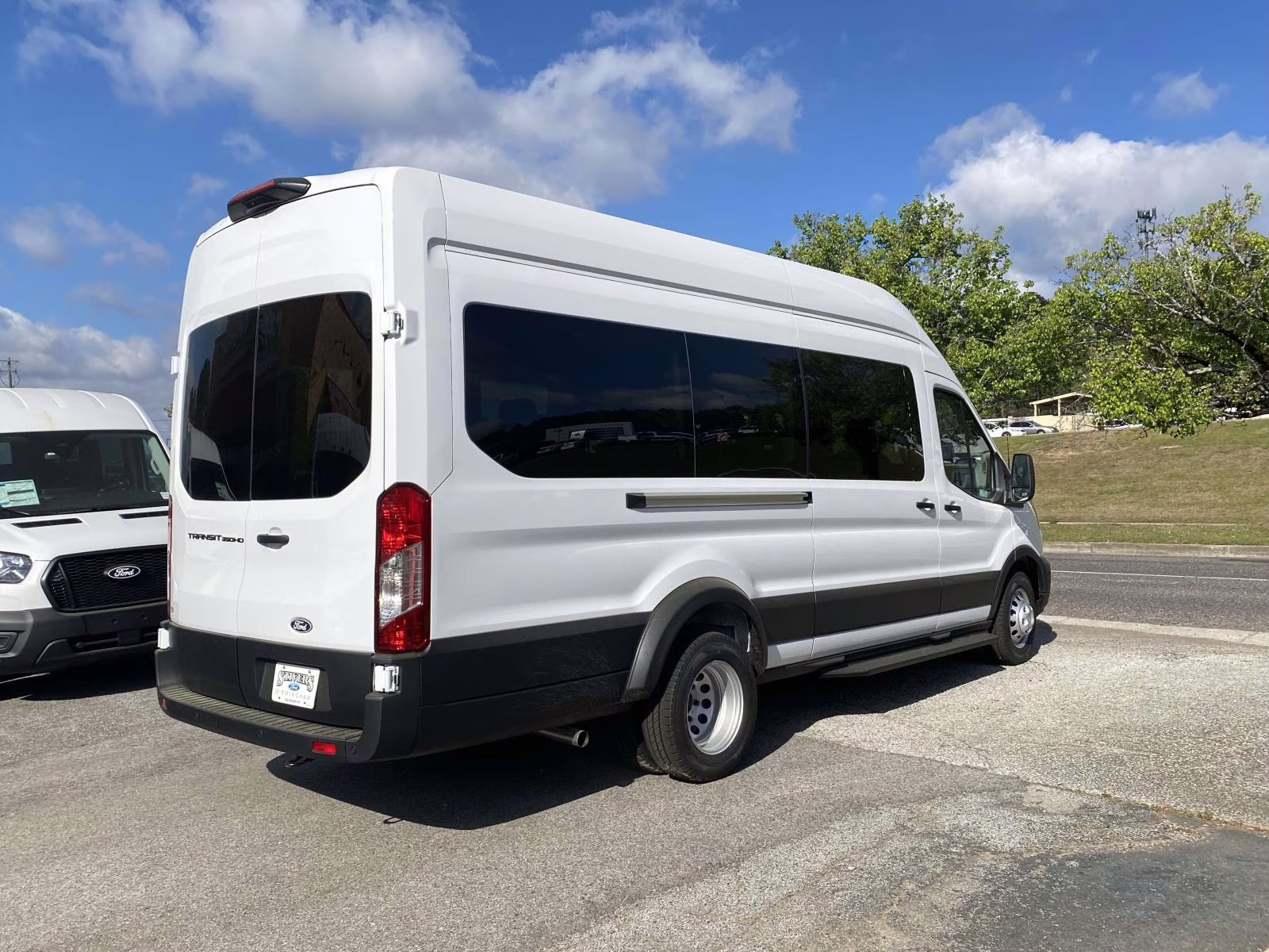 2026 Oxford White Ford Transit-350 XLT RWD Crossover