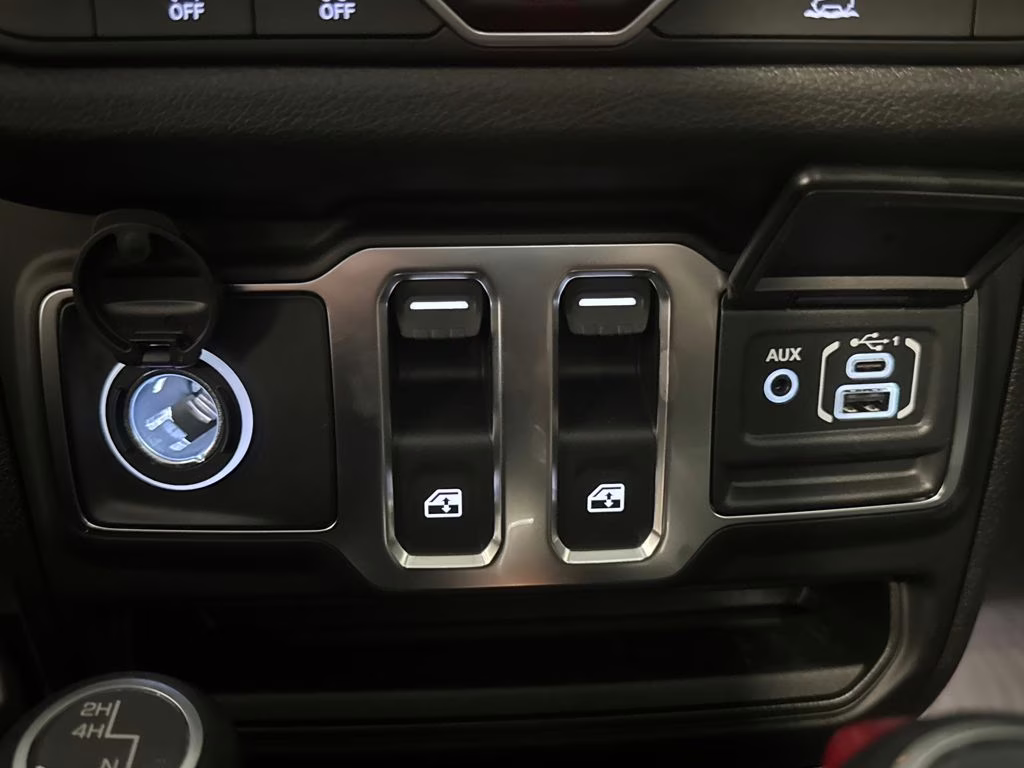 2025 Granite Crystal Metallic Clearcoat Jeep Wrangler Sport 4X4 SUV