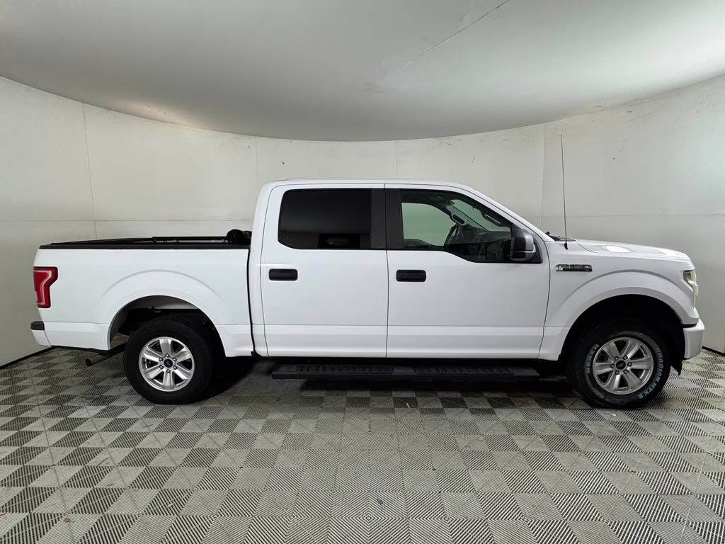 2017 Oxford White Ford F-150 XL RWD Truck