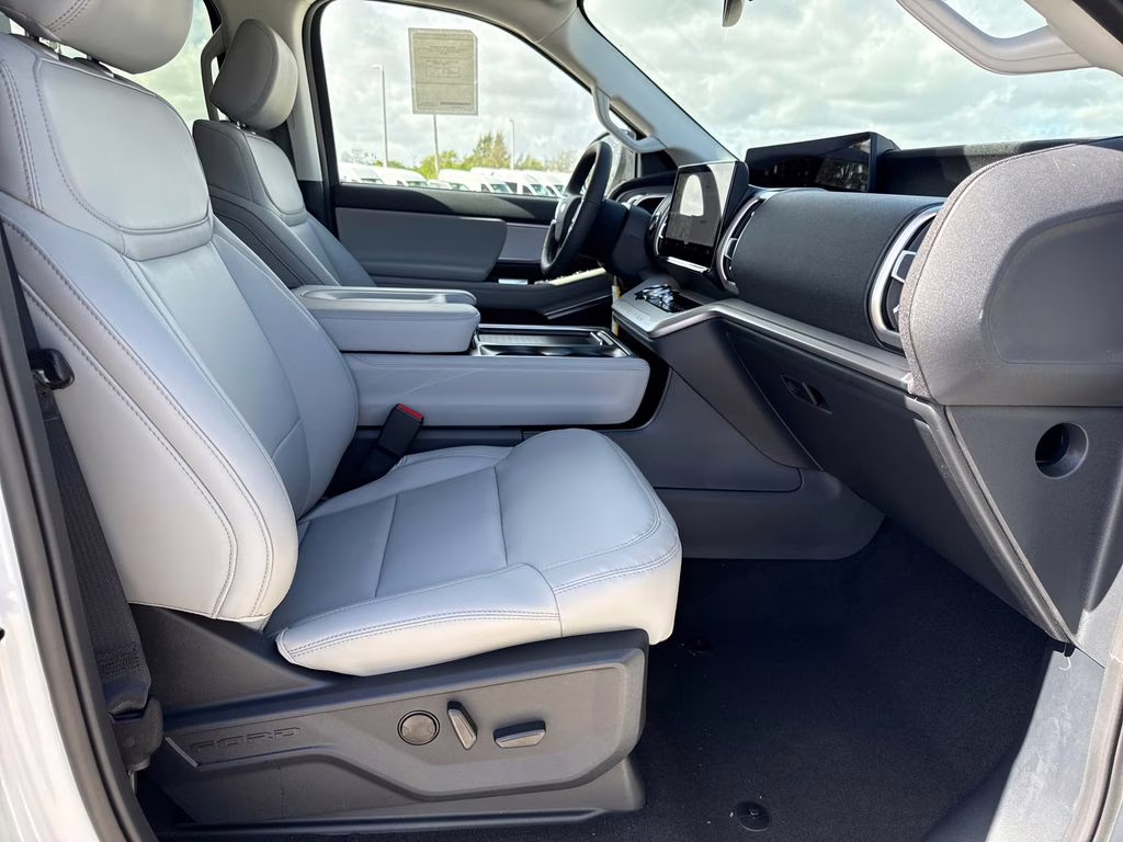 2026 Star White Metallic Tri-Coat Ford Expedition Active RWD SUV