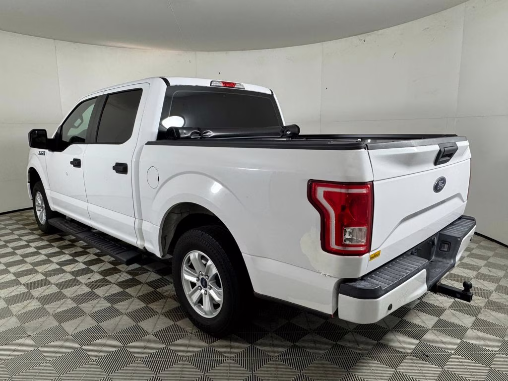 2017 Oxford White Ford F-150 XL RWD Truck