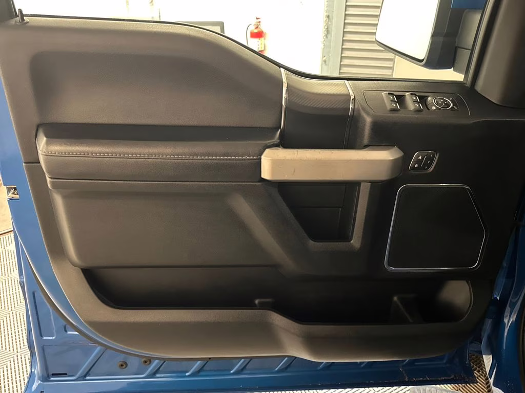 2020 Velocity Blue Metallic Ford F-150 Lariat RWD Truck