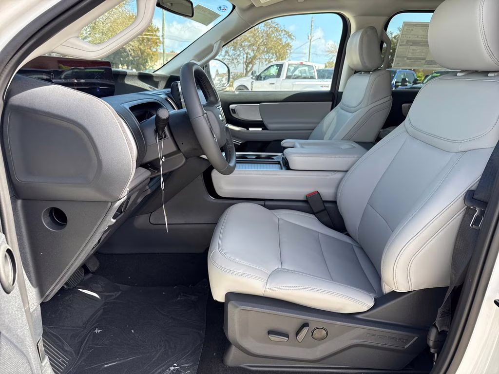 2026 Star White Metallic Tri-Coat Ford Expedition Active RWD SUV