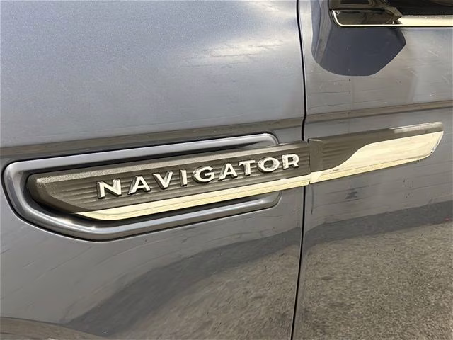 2023 Ocean Drive Blue Metallic Tinted Clearcoat Lincoln Navigator Reserve 4X4 SUV