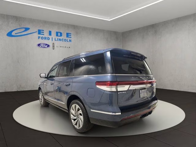 2023 Ocean Drive Blue Metallic Tinted Clearcoat Lincoln Navigator Reserve 4X4 SUV