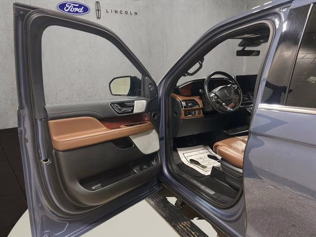 2023 Ocean Drive Blue Metallic Tinted Clearcoat Lincoln Navigator Reserve 4X4 SUV