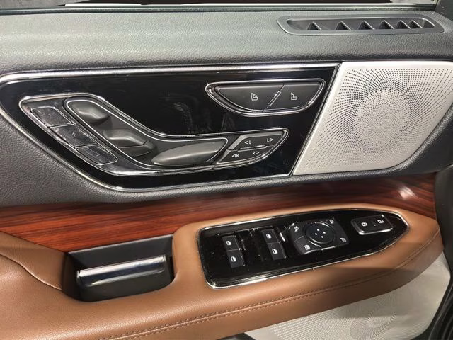 2023 Ocean Drive Blue Metallic Tinted Clearcoat Lincoln Navigator Reserve 4X4 SUV