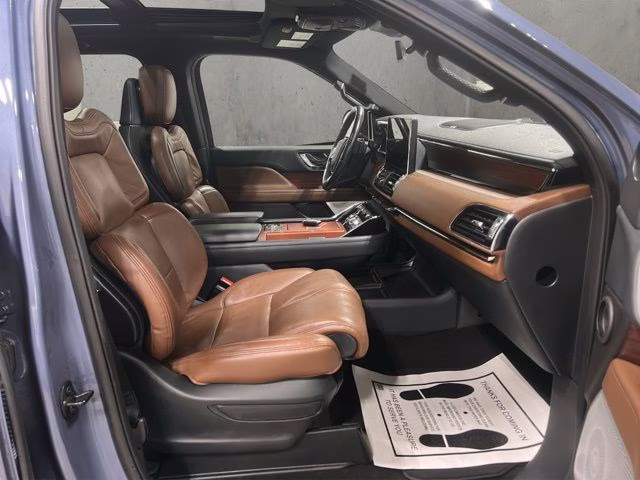 2023 Ocean Drive Blue Metallic Tinted Clearcoat Lincoln Navigator Reserve 4X4 SUV