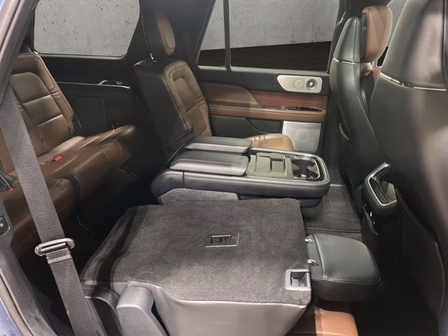 2023 Ocean Drive Blue Metallic Tinted Clearcoat Lincoln Navigator Reserve 4X4 SUV