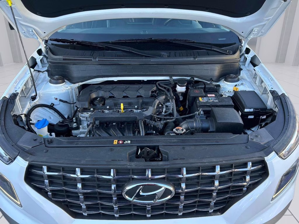 2025 Lunar White w/Black Roof Hyundai Venue Limited FWD SUV