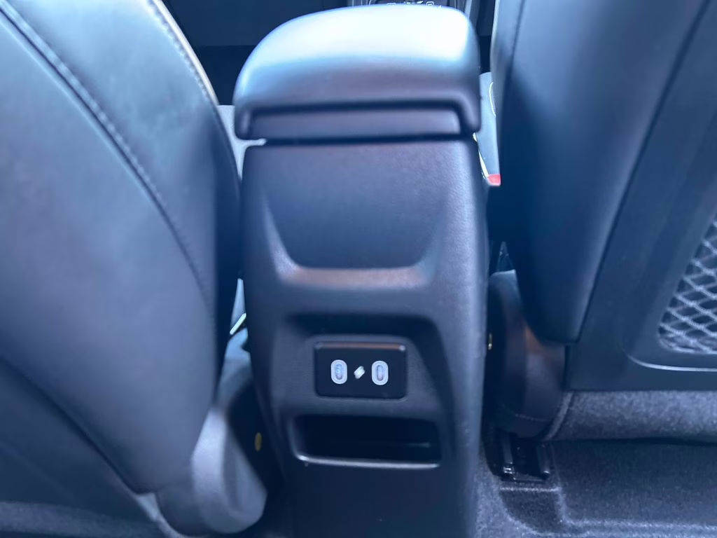 2025 Lunar White w/Black Roof Hyundai Venue Limited FWD SUV