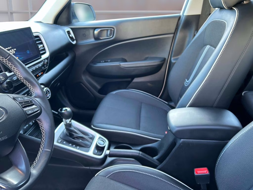 2025 Lunar White w/Black Roof Hyundai Venue Limited FWD SUV