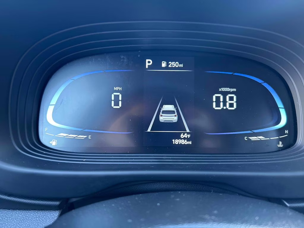 2025 Lunar White w/Black Roof Hyundai Venue Limited FWD SUV