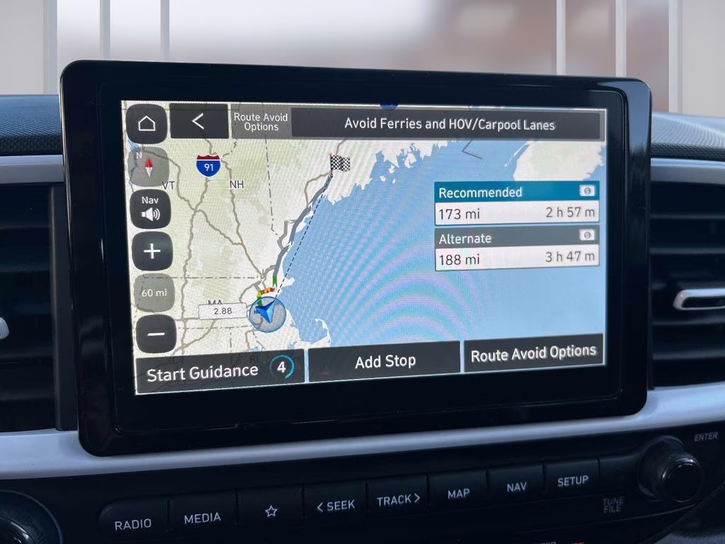 2025 Lunar White w/Black Roof Hyundai Venue Limited FWD SUV