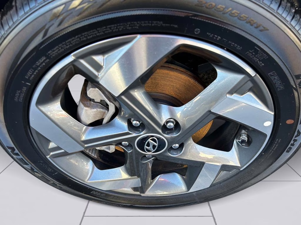 2025 Lunar White w/Black Roof Hyundai Venue Limited FWD SUV