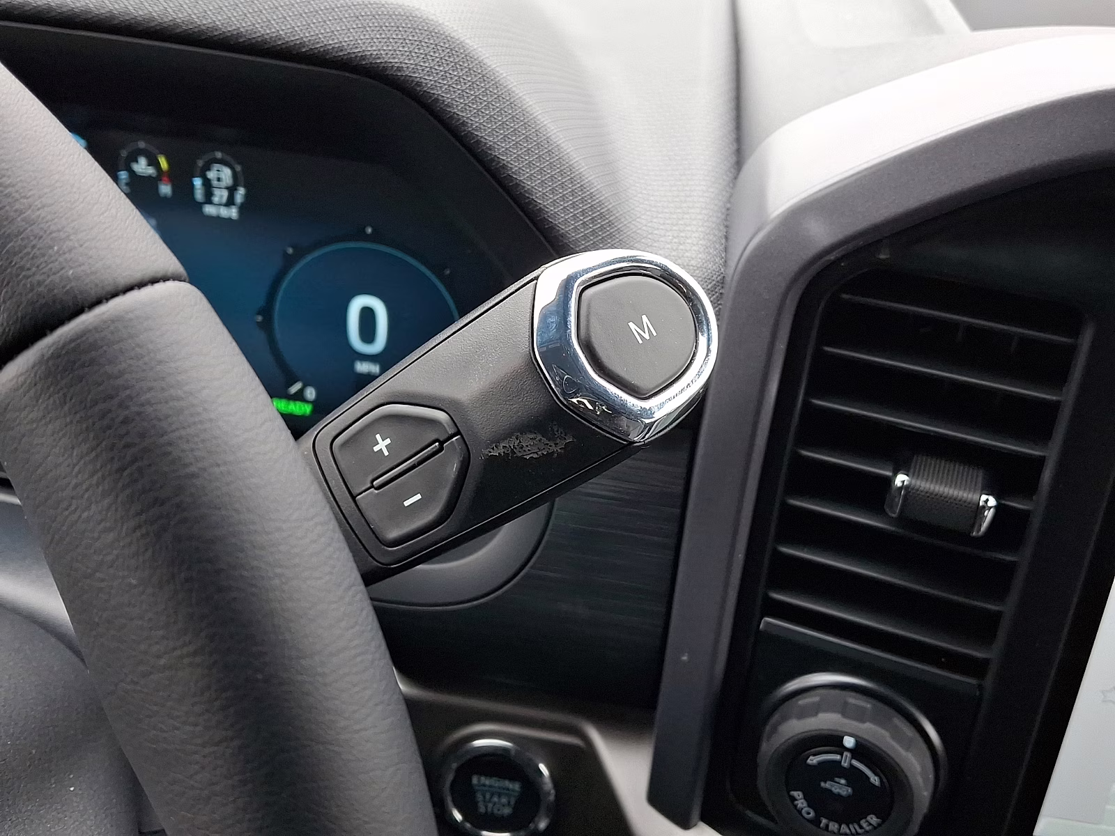 2025 Agate Black Metallic - UM Ford F-150 XLT 4X4