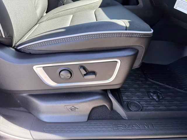 2026 Diamond Black Crystal Pearlcoat Ram 1500 Laramie 4X4 Truck