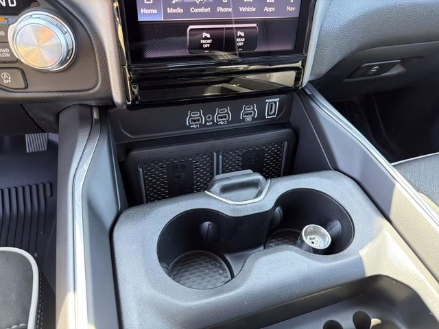 2026 Diamond Black Crystal Pearlcoat Ram 1500 Laramie 4X4 Truck