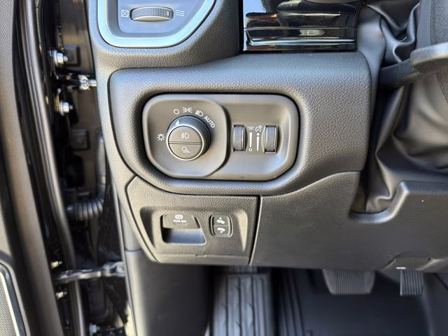 2026 Diamond Black Crystal Pearlcoat Ram 1500 Laramie 4X4 Truck