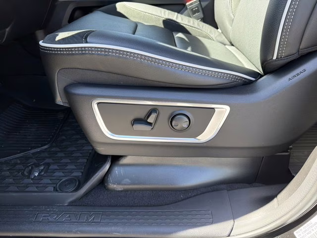 2026 Diamond Black Crystal Pearlcoat Ram 1500 Laramie 4X4 Truck