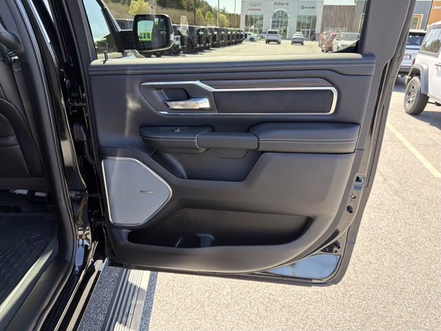 2026 Diamond Black Crystal Pearlcoat Ram 1500 Laramie 4X4 Truck