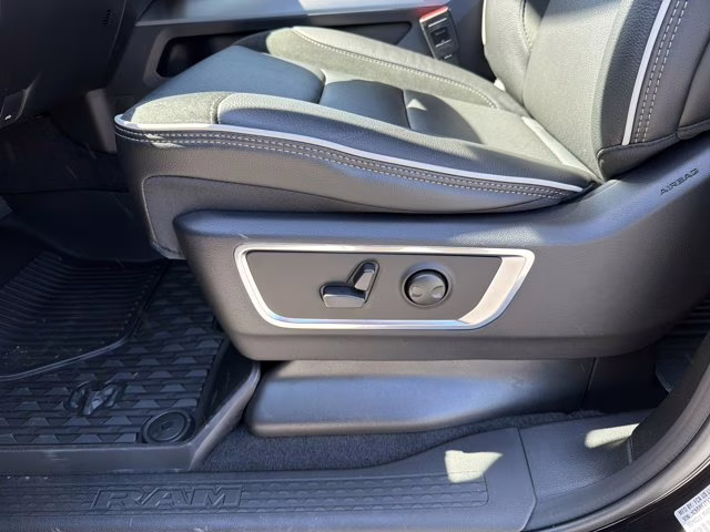 2026 Diamond Black Crystal Pearlcoat Ram 1500 Laramie 4X4 Truck