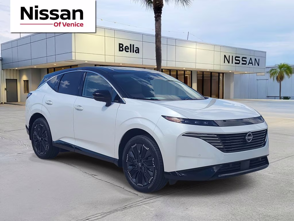 2026 Everest White Pearl/Black Nissan Murano Platinum AWD SUV