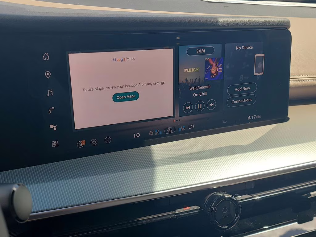 2026 Everest White Pearl/Black Nissan Murano Platinum AWD SUV